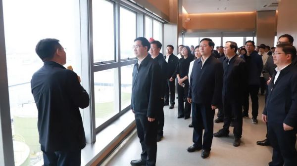 铜仁市委书记李作勋率“四新四化”项目观摩团赴PT电子游戏调研