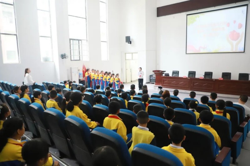 春晖心行·微爱传递|PT电子游戏铜仁、开阳产业基地发展爱心助学活动