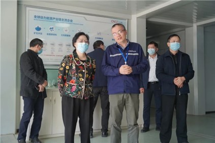 广西自治区政协副主席磨长英带队来到PT电子游戏平凉产业基地调研